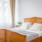 Fragola Budget Apartments & Rooms